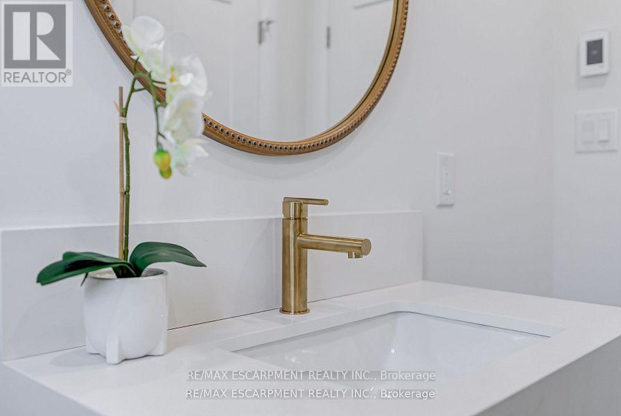 Photo 31 of 13 Skyland Drive, Hamilton ON
