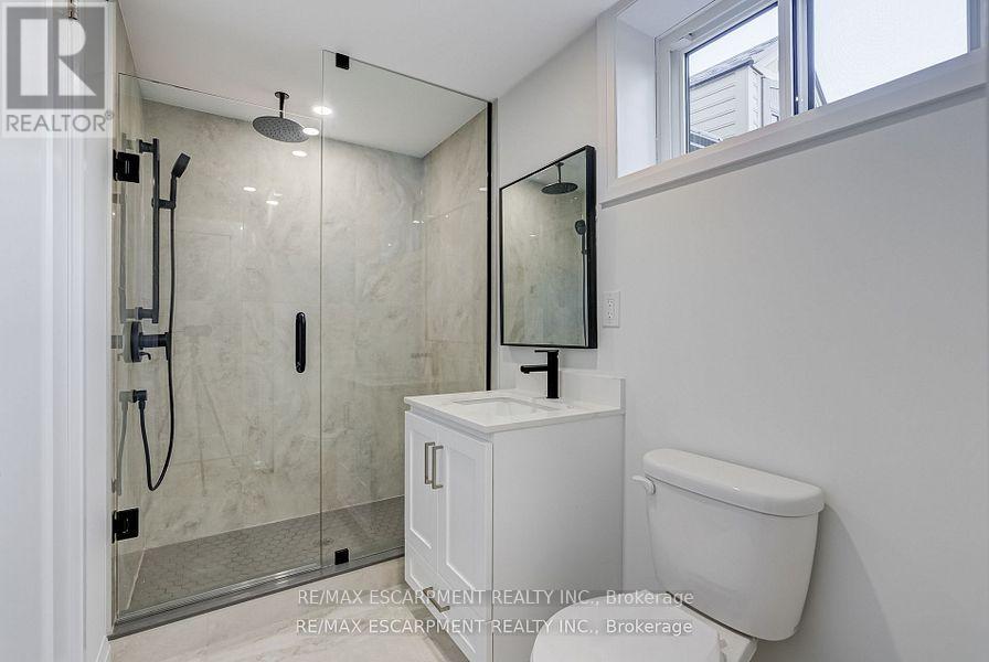 Photo 32 of 13 Skyland Drive, Hamilton ON
