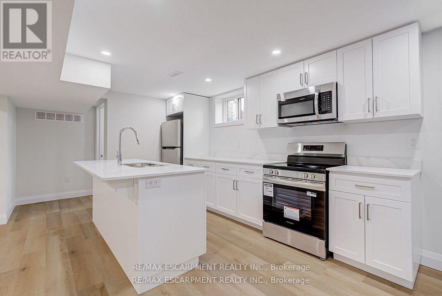 Photo 36 of 13 Skyland Drive, Hamilton ON