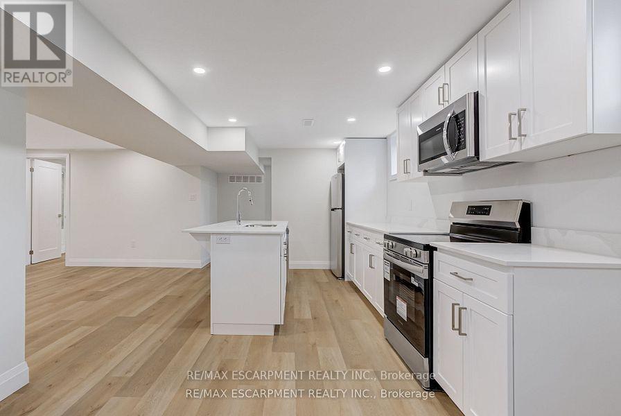 Photo 37 of 13 Skyland Drive, Hamilton ON