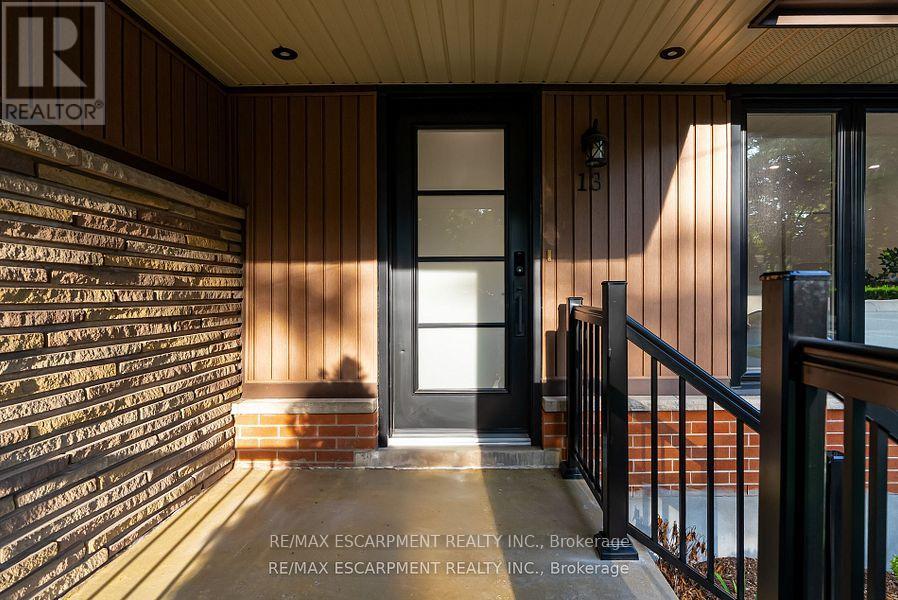 Photo 4 of 13 Skyland Drive, Hamilton ON