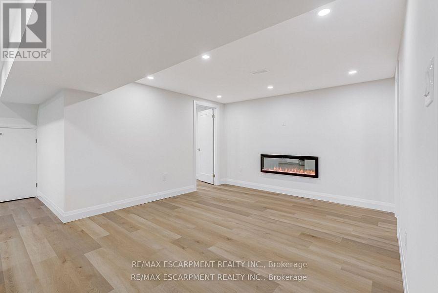 Photo 40 of 13 Skyland Drive, Hamilton ON