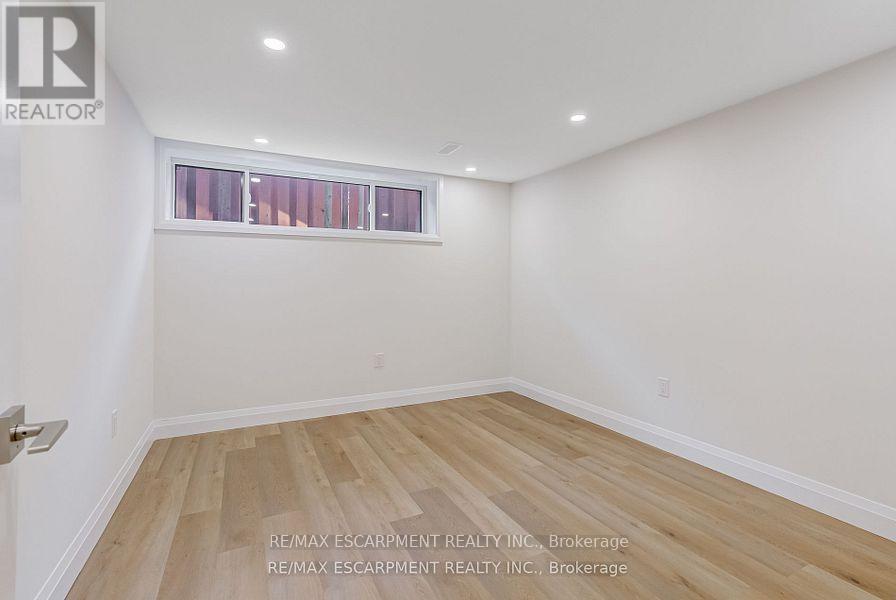 Photo 42 of 13 Skyland Drive, Hamilton ON