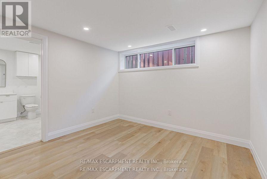 Photo 43 of 13 Skyland Drive, Hamilton ON