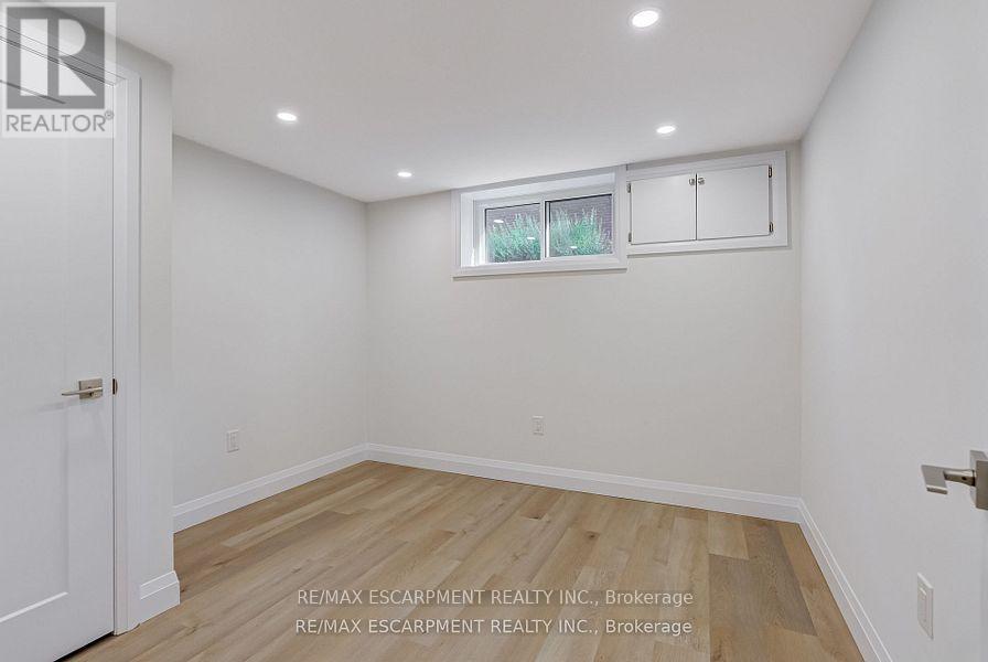 Photo 44 of 13 Skyland Drive, Hamilton ON