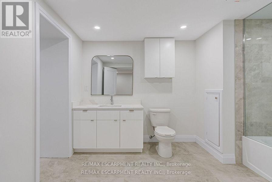 Photo 46 of 13 Skyland Drive, Hamilton ON
