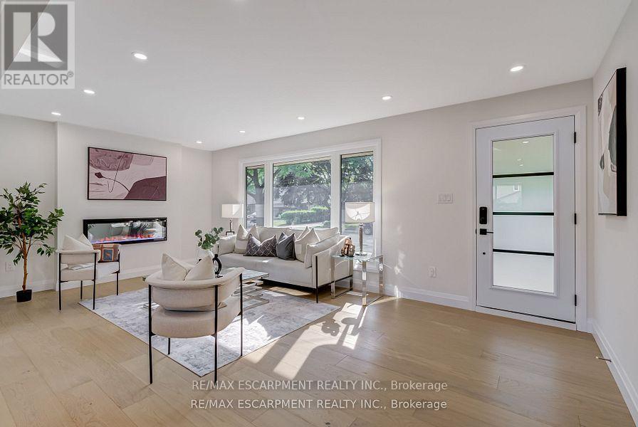 Photo 8 of 13 Skyland Drive, Hamilton ON