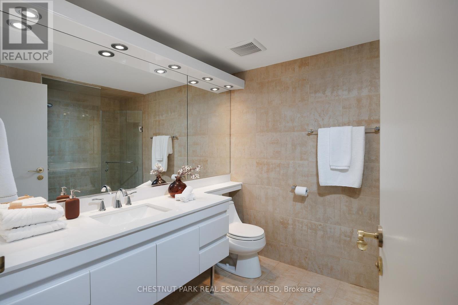 Photo 37 of 1903 62 Wellesley Street W, Toronto ON
