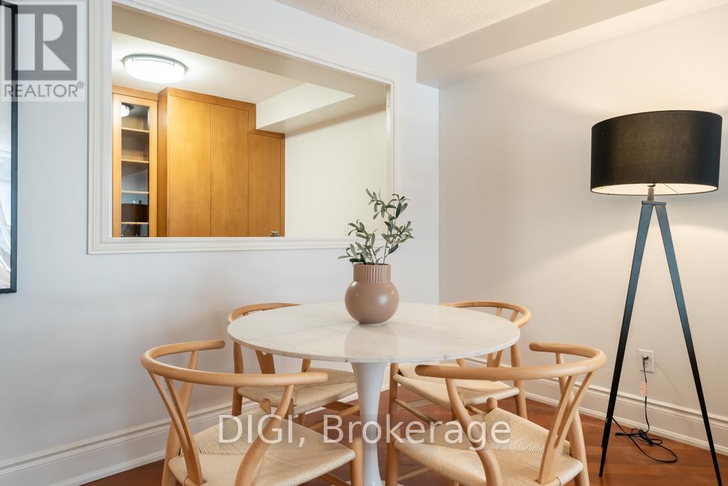 Photo 4 of 406 75 York Mills Road, Toronto ON