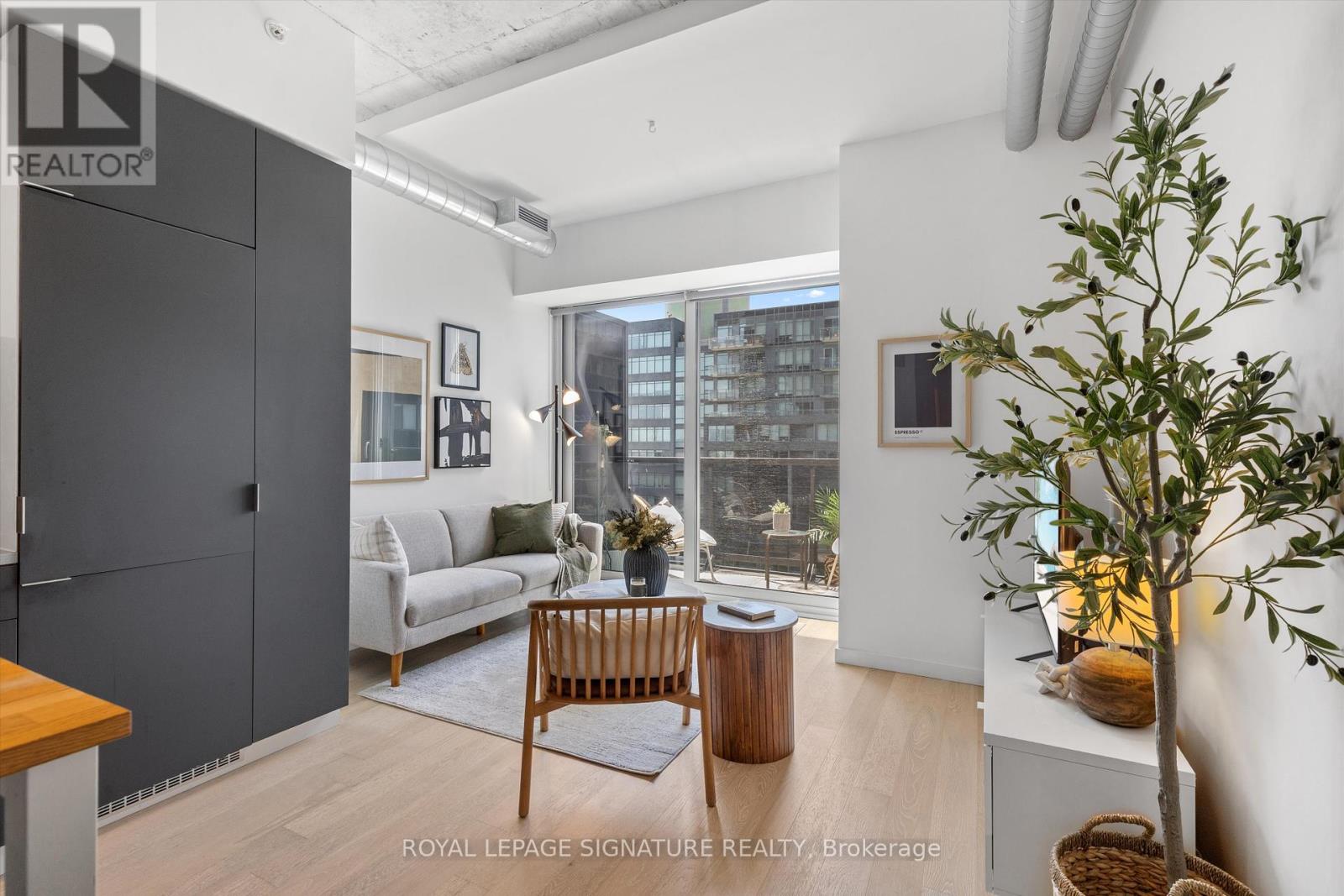 Photo 1 of 707 170 Bayview Avenue, Toronto ON