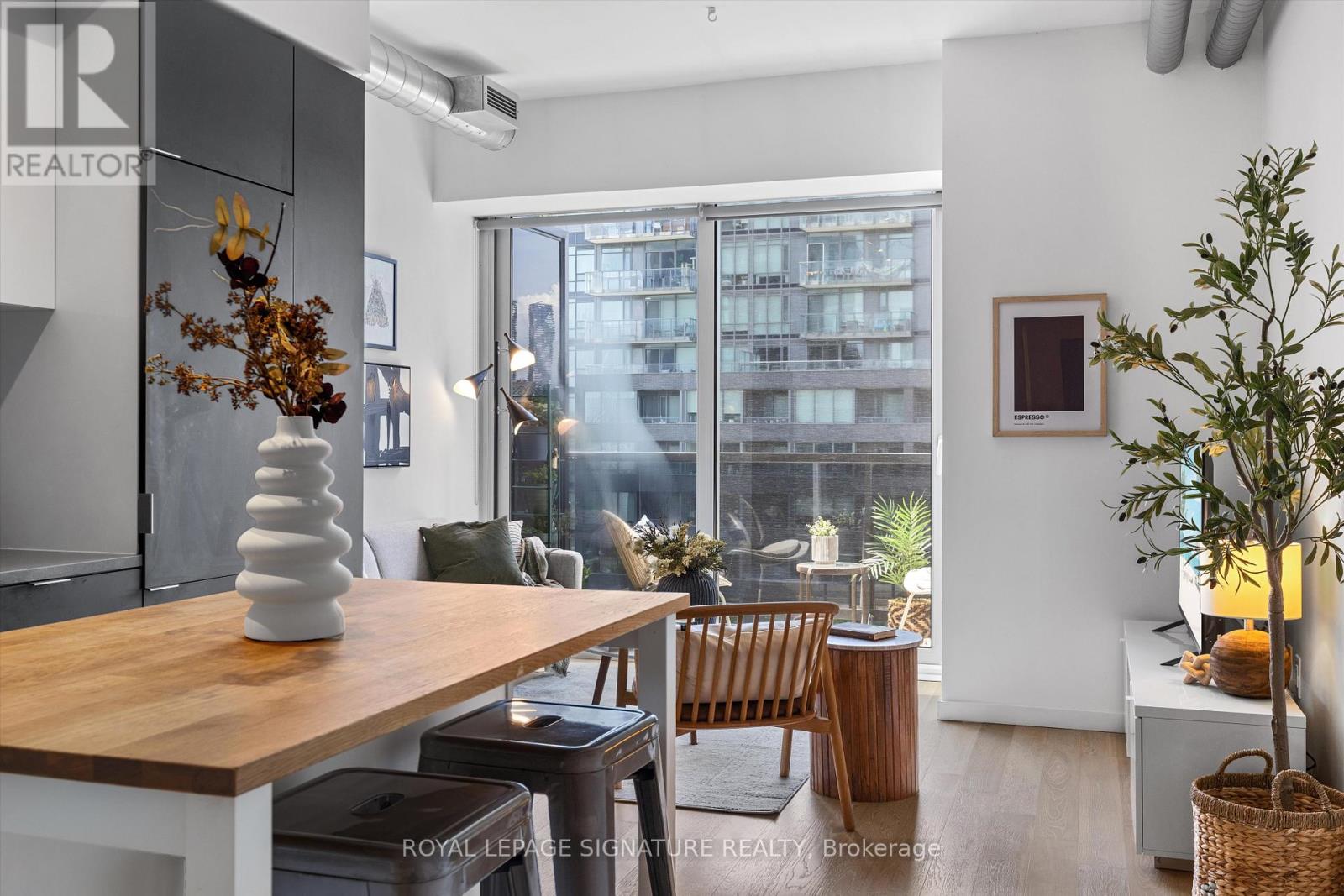 Photo 13 of 707 170 Bayview Avenue, Toronto ON