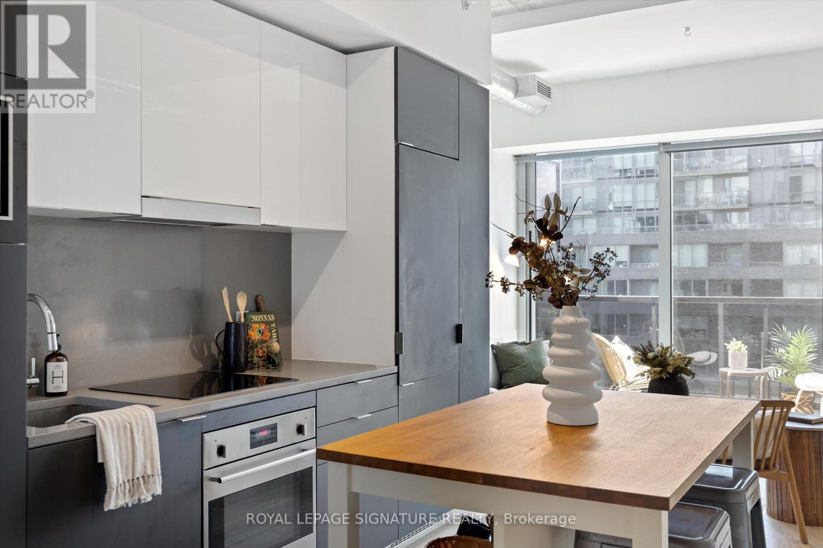 Photo 14 of 707 170 Bayview Avenue, Toronto ON