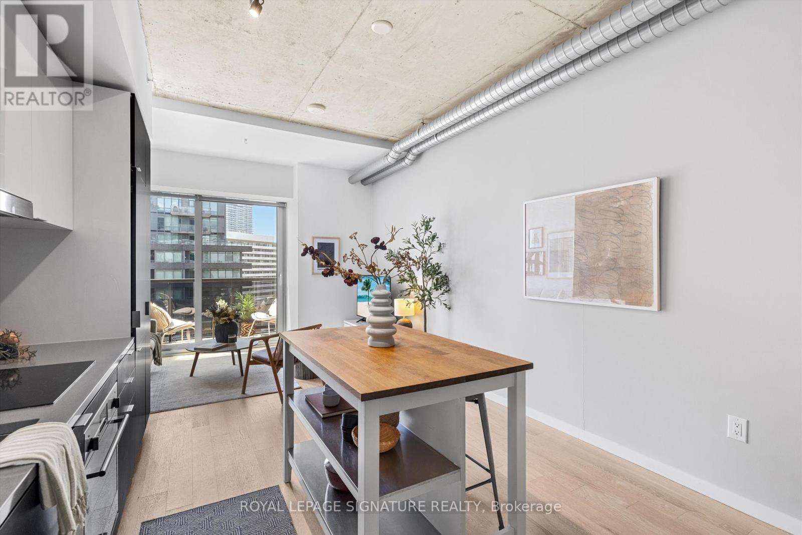 Photo 17 of 707 170 Bayview Avenue, Toronto ON