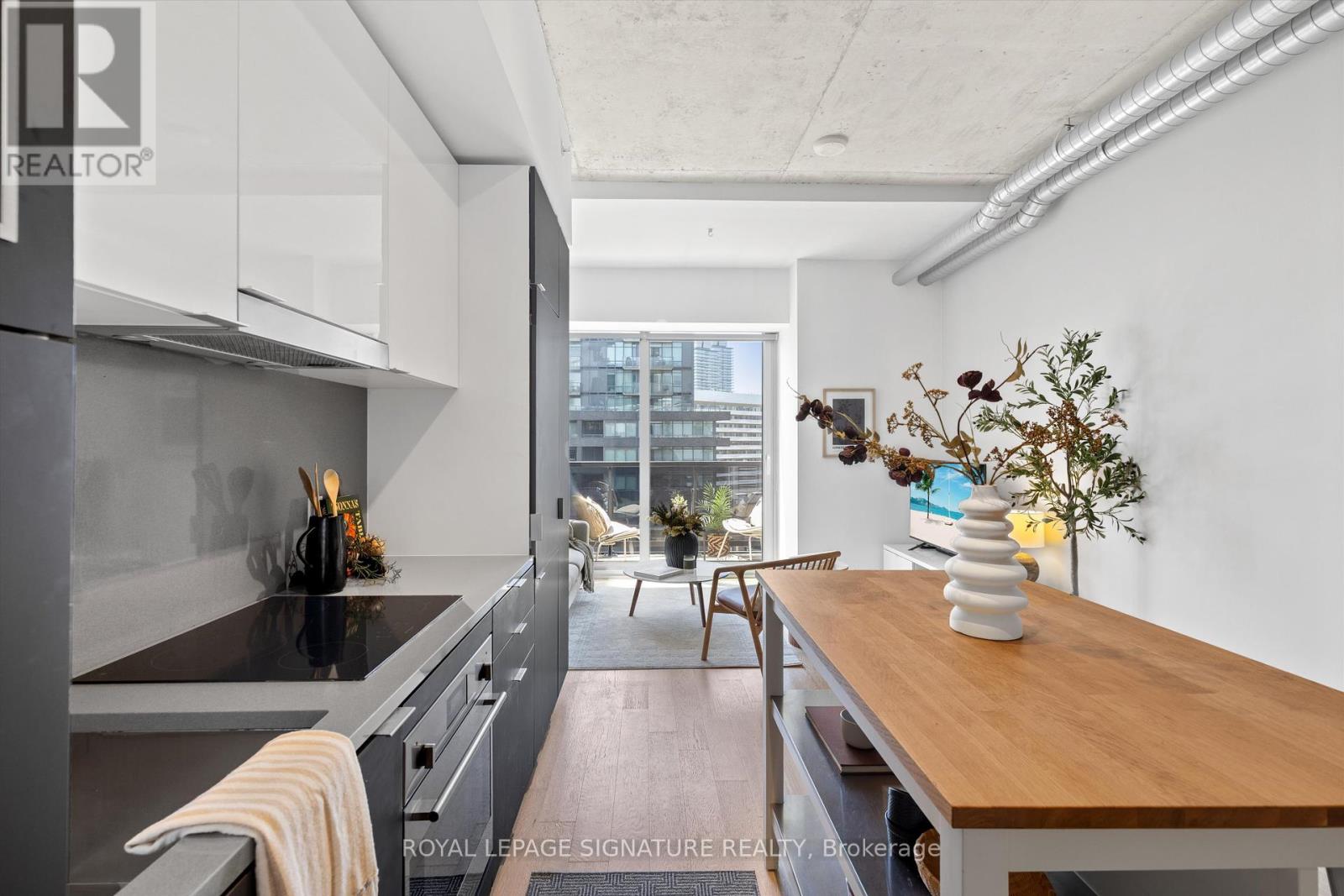 Photo 19 of 707 170 Bayview Avenue, Toronto ON