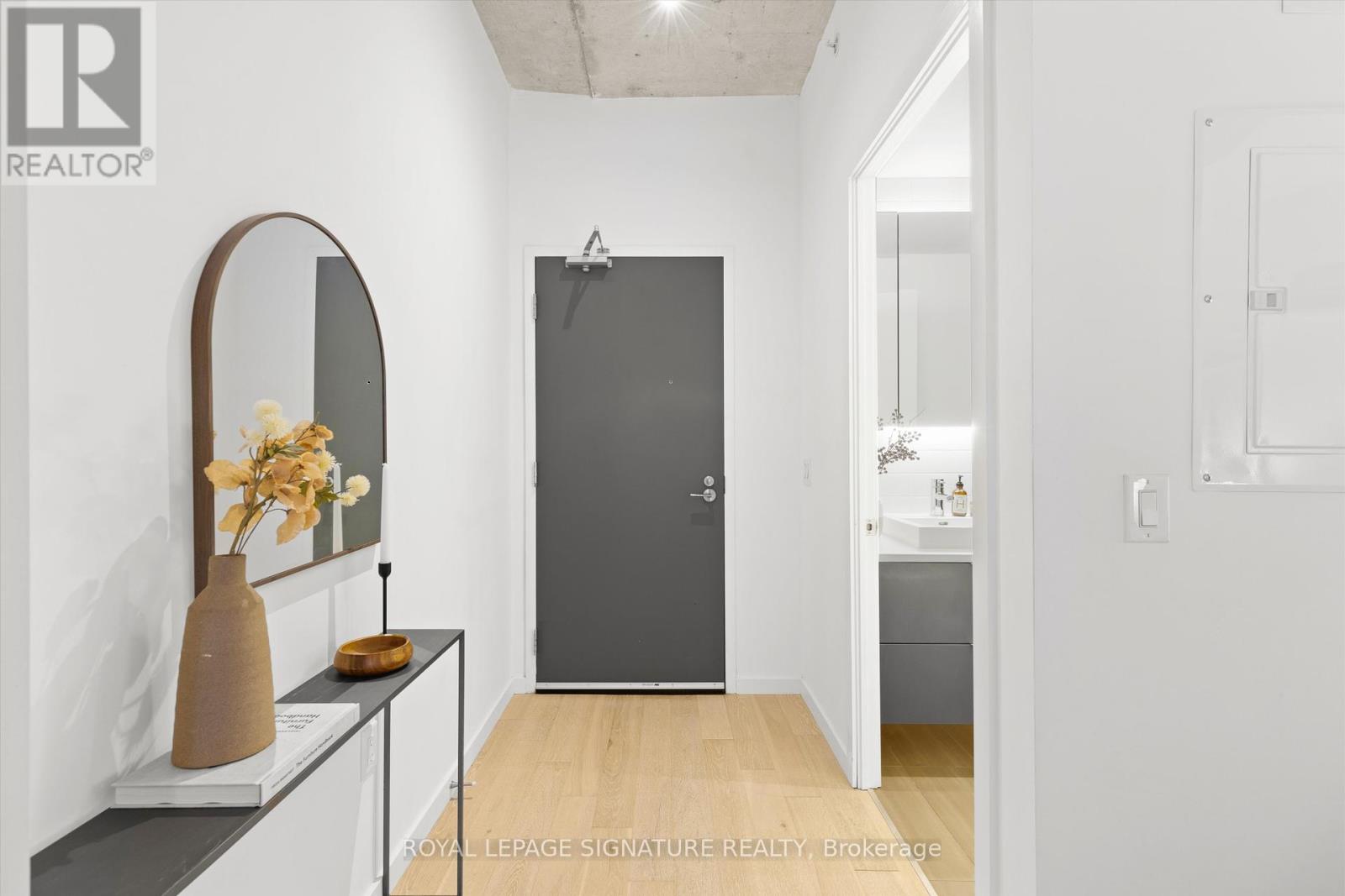 Photo 3 of 707 170 Bayview Avenue, Toronto ON