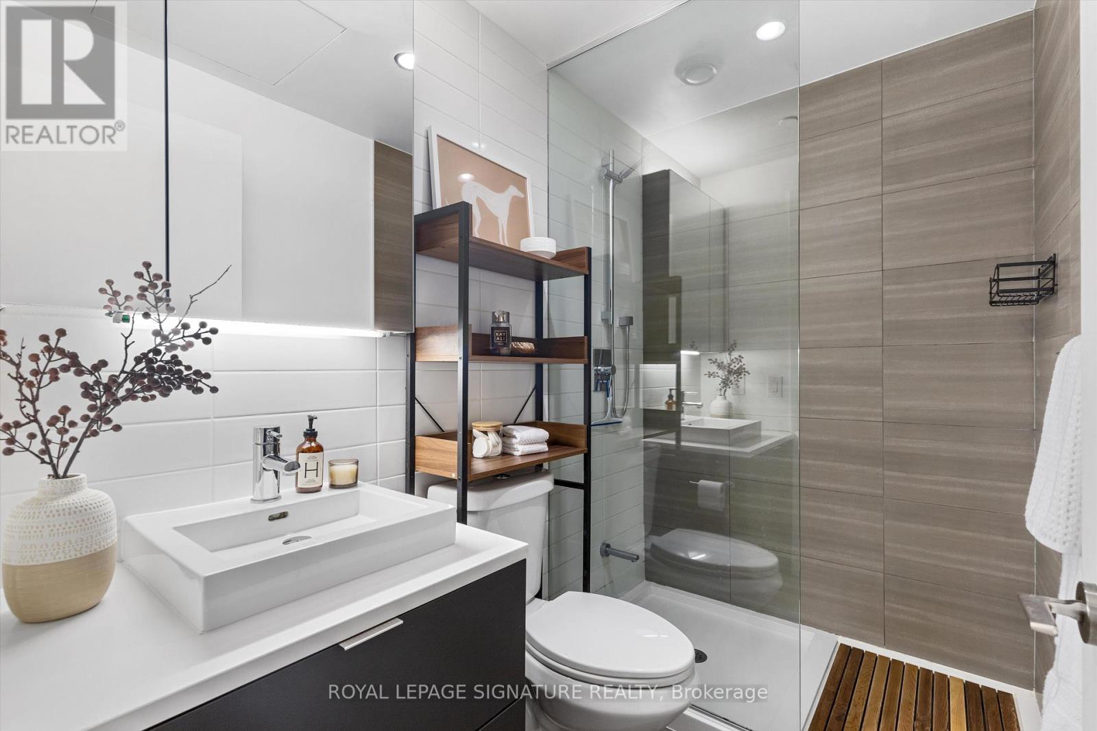 Photo 4 of 707 170 Bayview Avenue, Toronto ON
