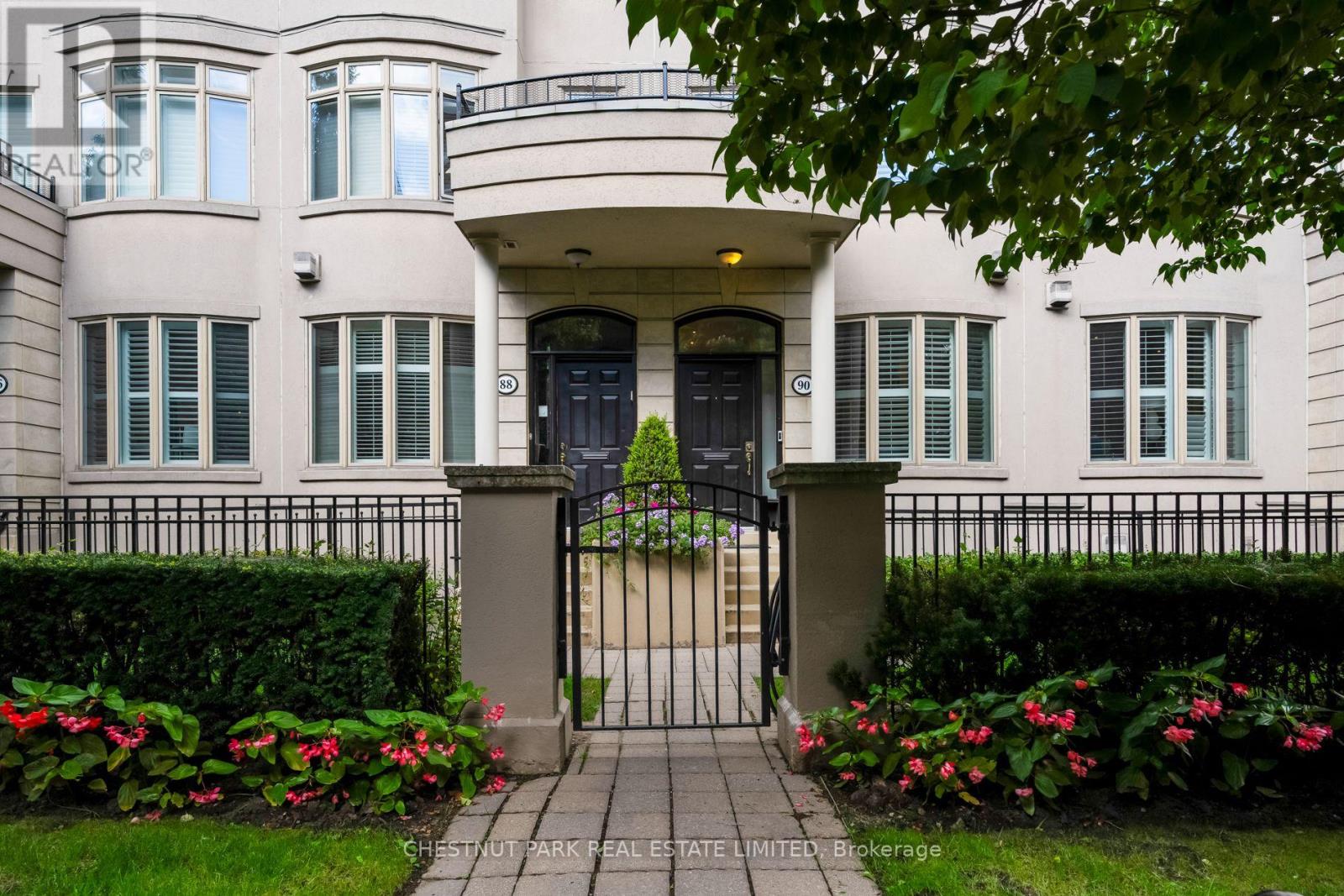 Photo 1 of 90 Pleasant Boulevard, Toronto ON
