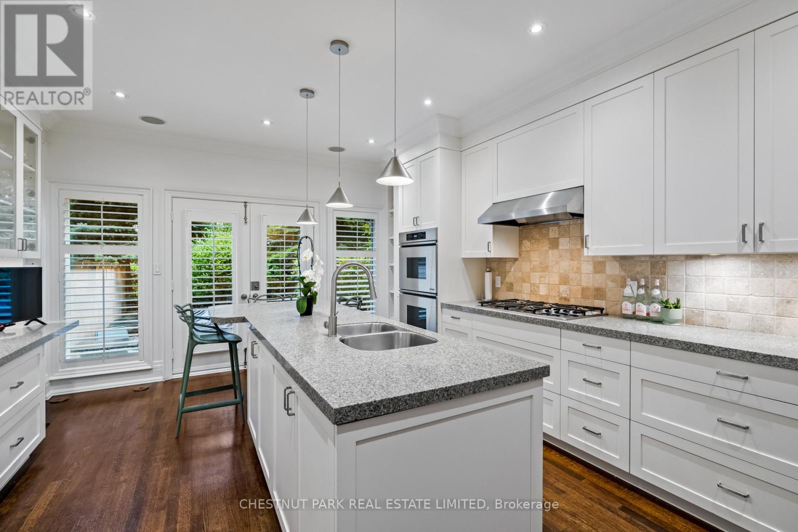 Photo 11 of 90 Pleasant Boulevard, Toronto ON