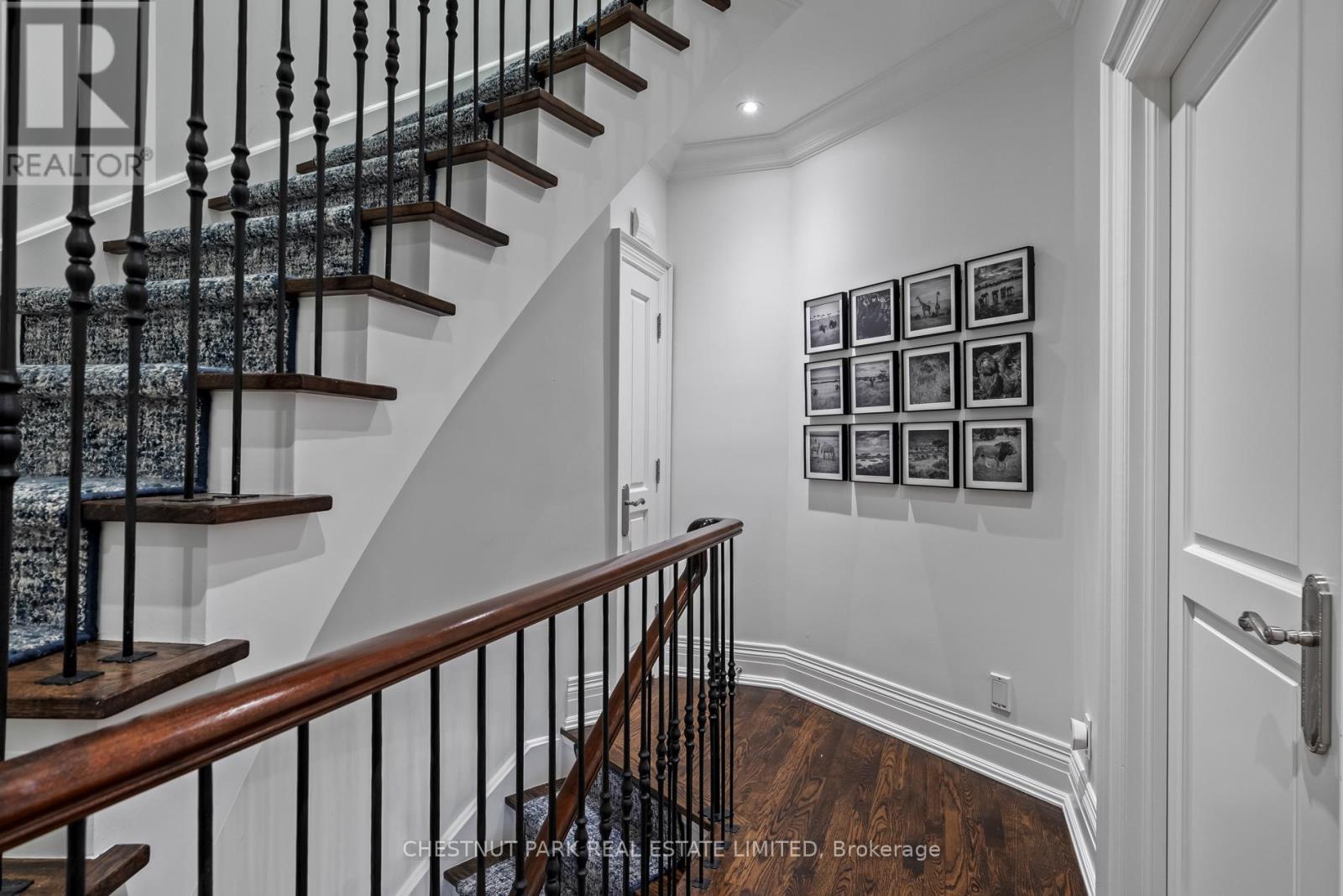 Photo 14 of 90 Pleasant Boulevard, Toronto ON
