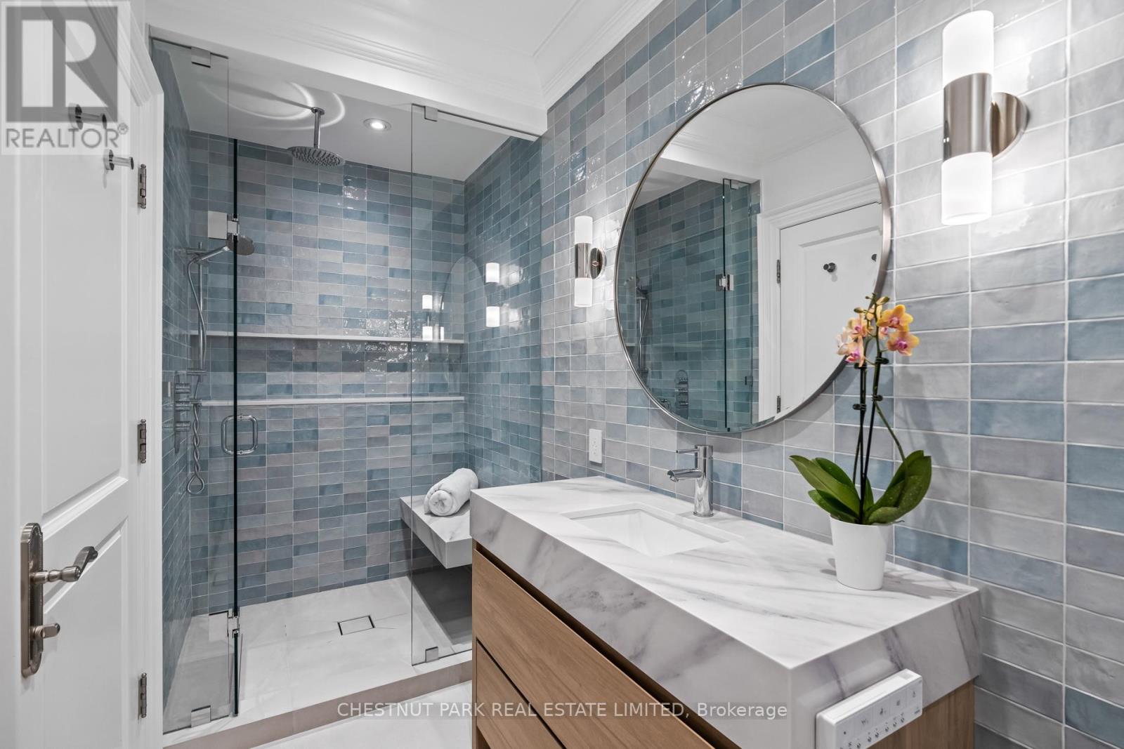 Photo 21 of 90 Pleasant Boulevard, Toronto ON