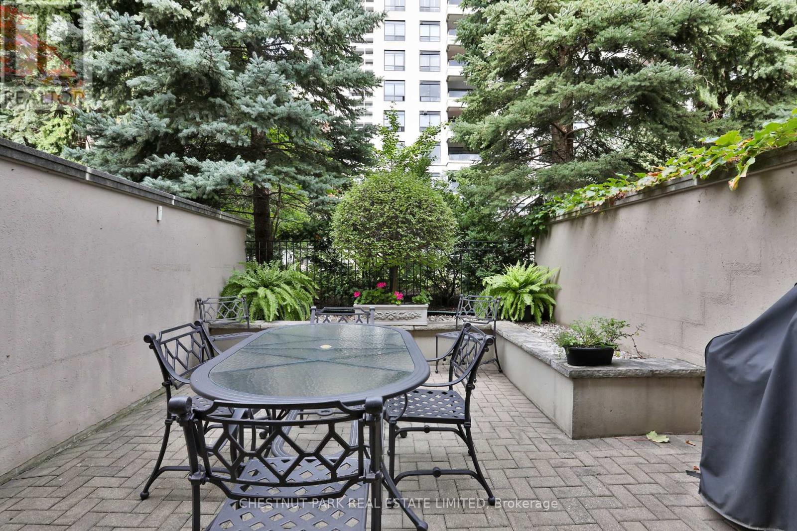 Photo 32 of 90 Pleasant Boulevard, Toronto ON