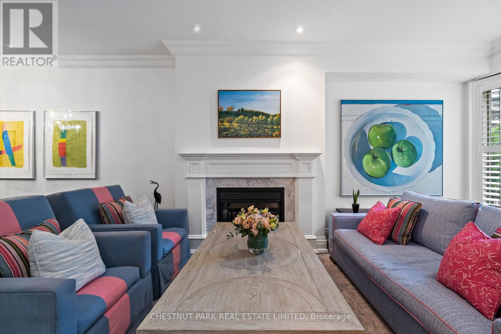 Photo 6 of 90 Pleasant Boulevard, Toronto ON