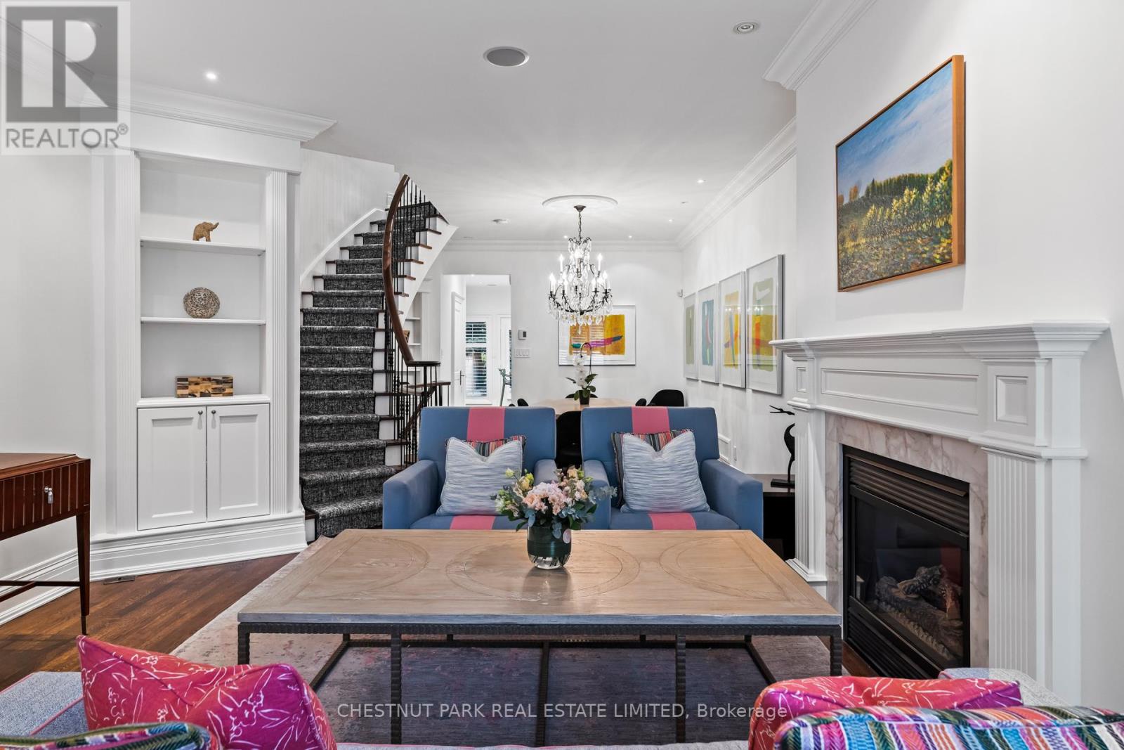 Photo 8 of 90 Pleasant Boulevard, Toronto ON