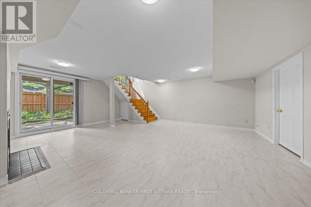 Photo 16 of 18 Maxton Private, Ottawa ON