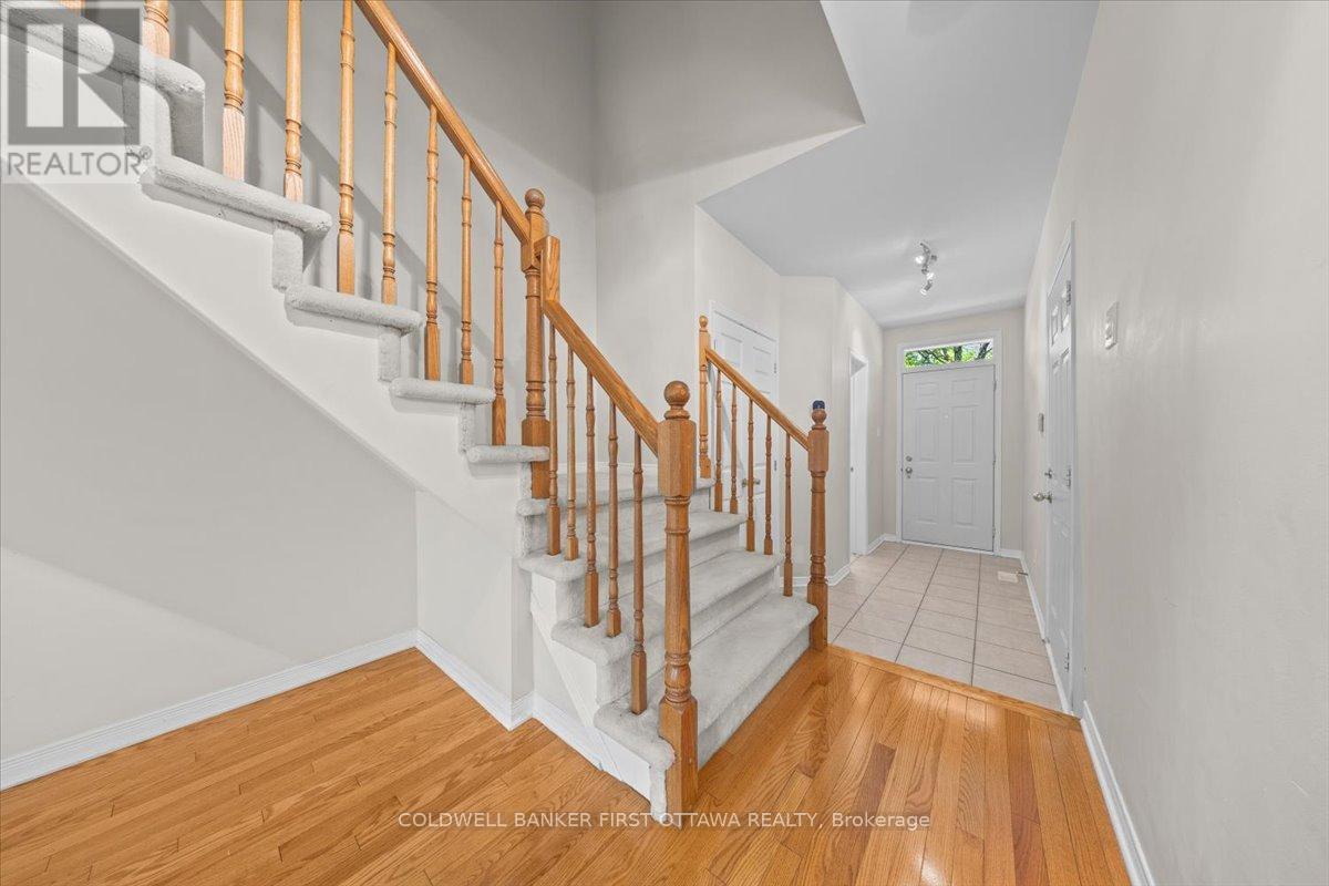 Photo 17 of 18 Maxton Private, Ottawa ON