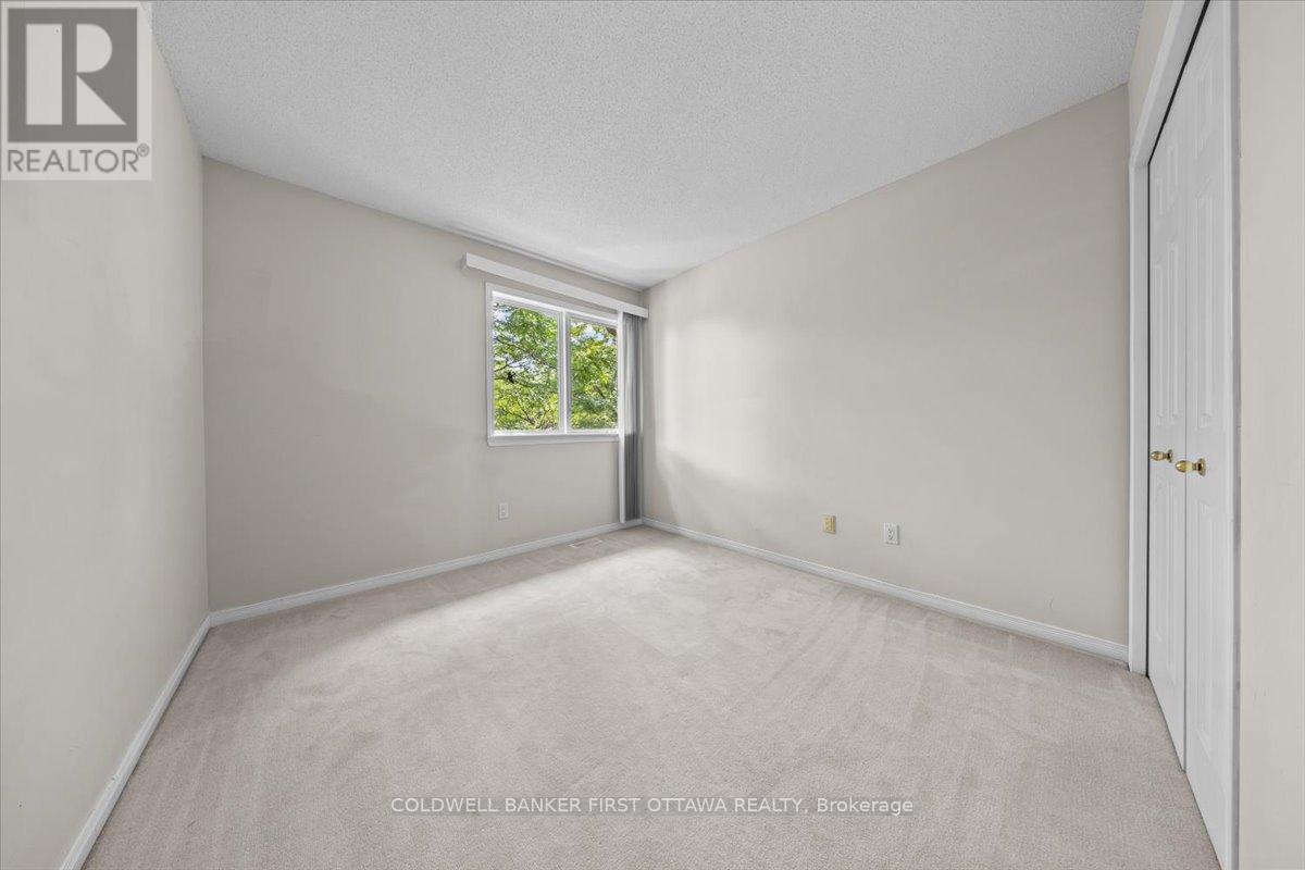 Photo 25 of 18 Maxton Private, Ottawa ON