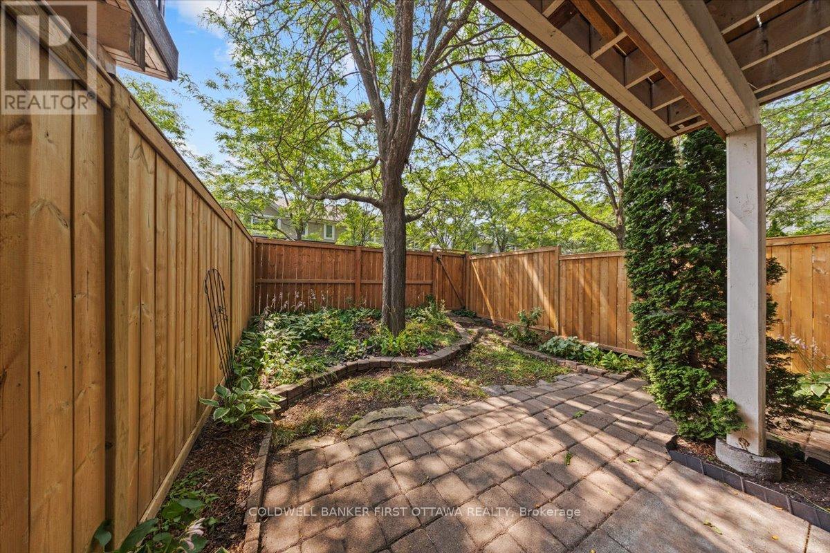 Photo 28 of 18 Maxton Private, Ottawa ON