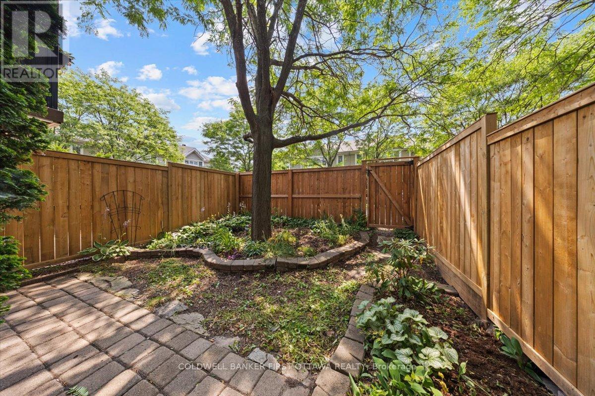 Photo 29 of 18 Maxton Private, Ottawa ON