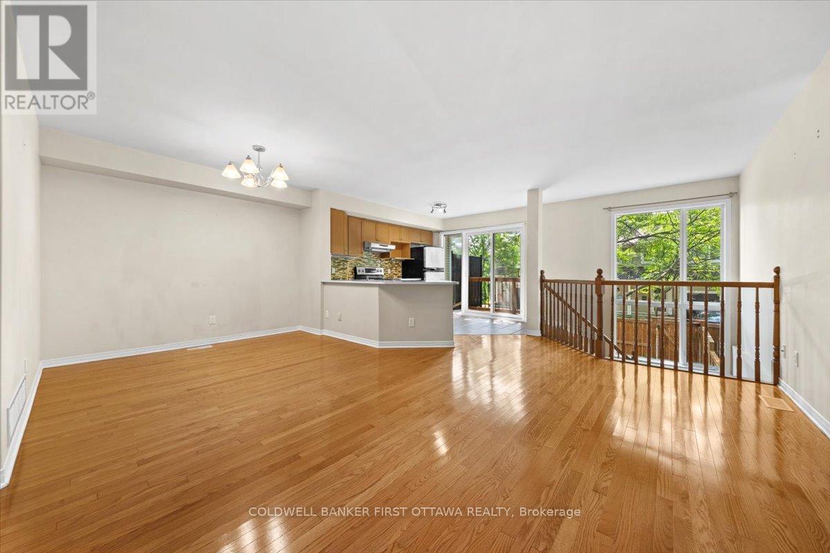 Photo 6 of 18 Maxton Private, Ottawa ON