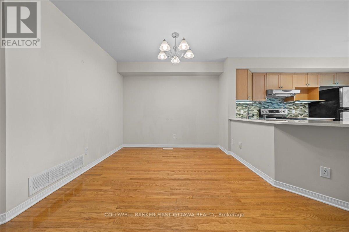 Photo 7 of 18 Maxton Private, Ottawa ON