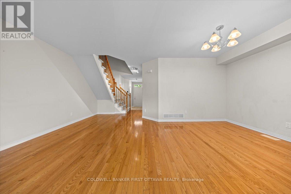 Photo 8 of 18 Maxton Private, Ottawa ON