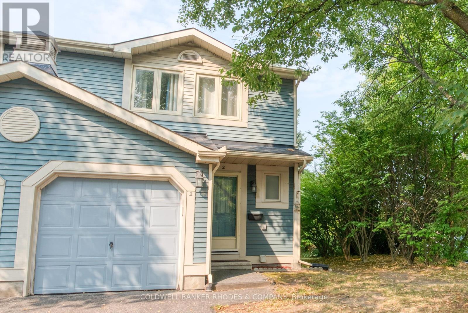 Photo 2 of 2 Saxton Private, Ottawa ON