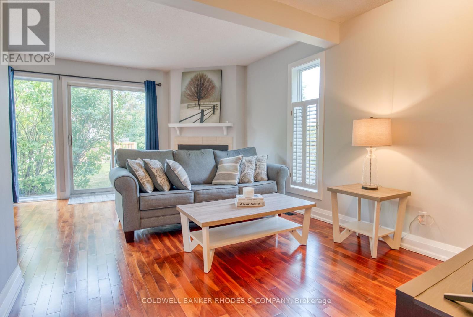 Photo 4 of 2 Saxton Private, Ottawa ON