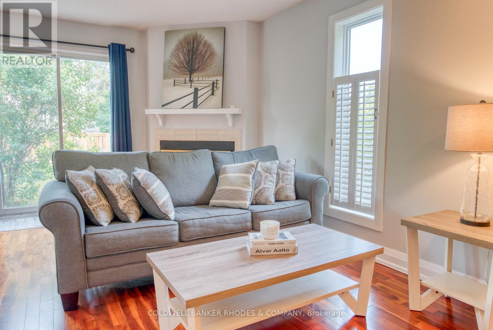 Photo 5 of 2 Saxton Private, Ottawa ON