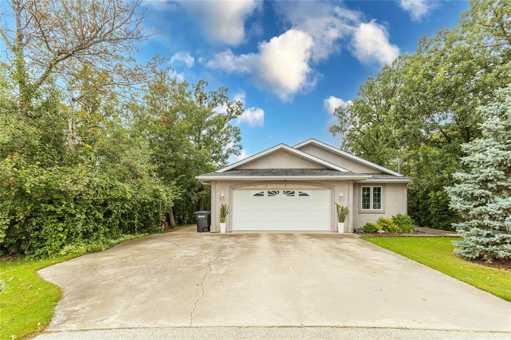 Photo 2 of 105 Peters Lane, Mitchell MB