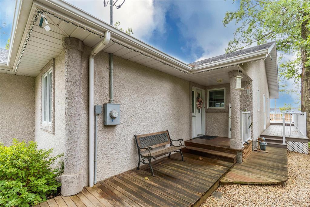 Photo 3 of 105 Peters Lane, Mitchell MB