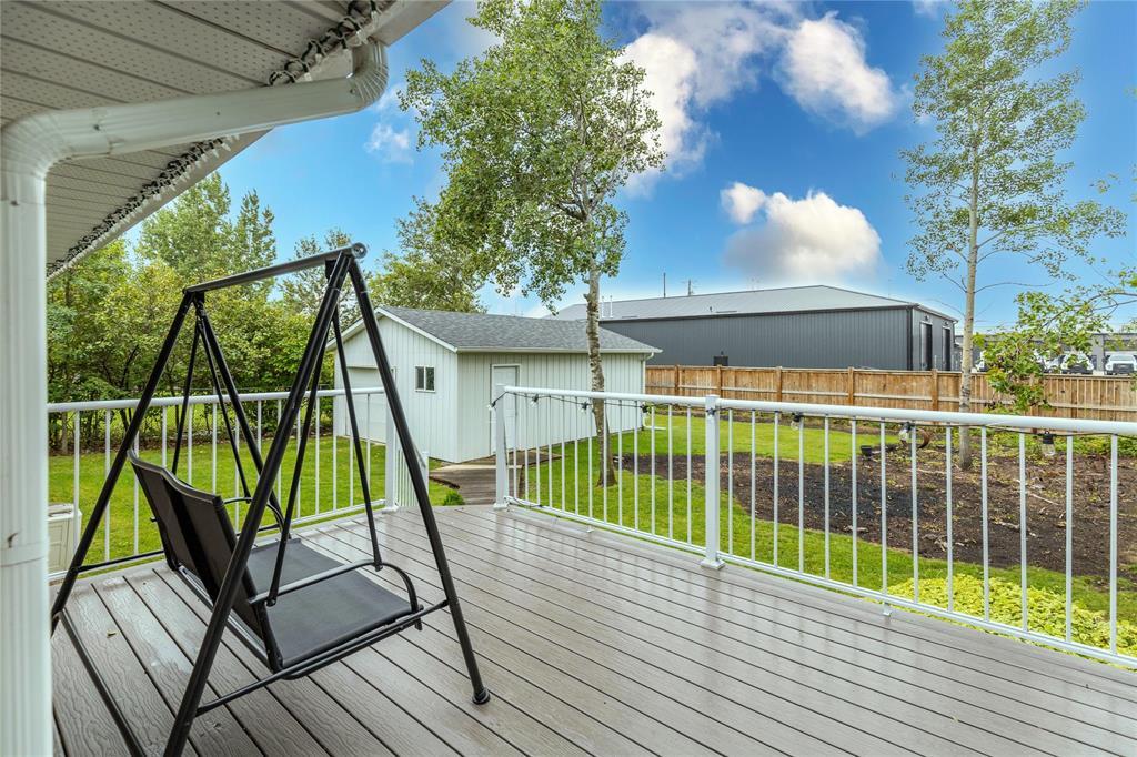 Photo 21 of 105 Peters Lane, Mitchell MB