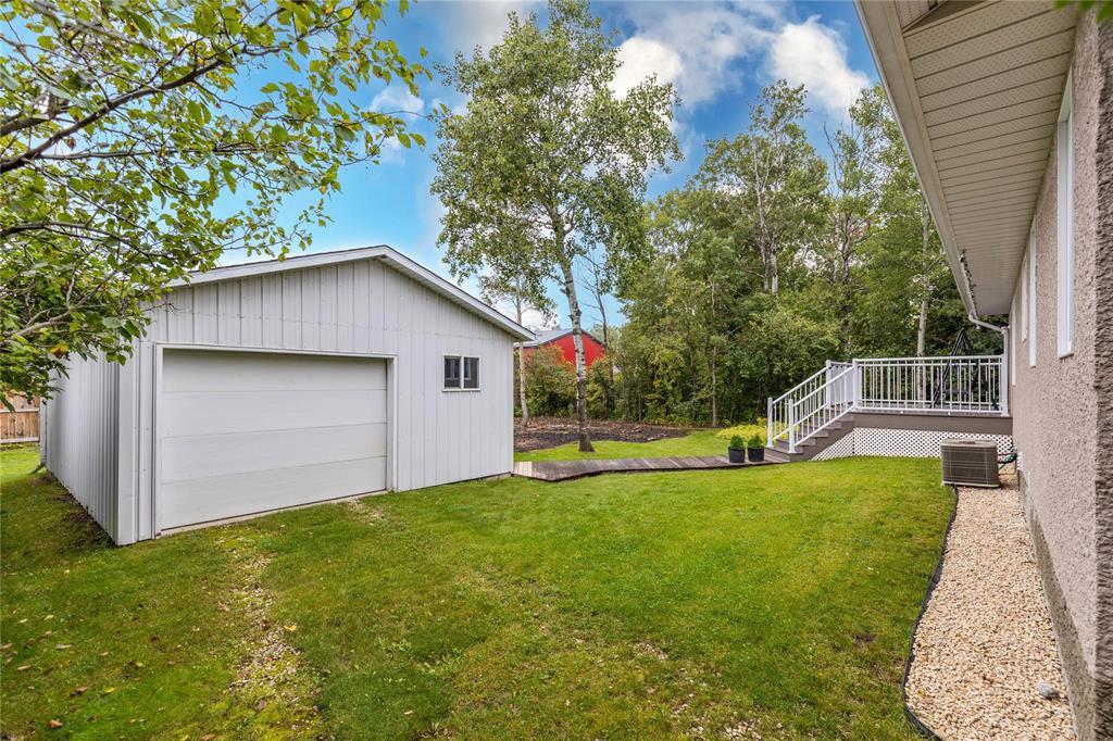 Photo 26 of 105 Peters Lane, Mitchell MB