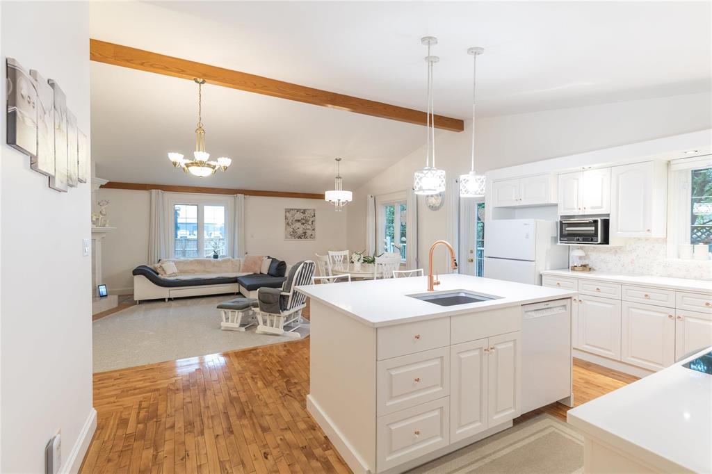 Photo 5 of 105 Peters Lane, Mitchell MB