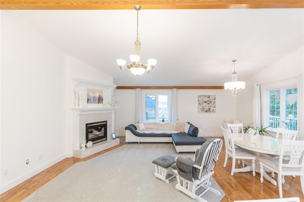 Photo 8 of 105 Peters Lane, Mitchell MB