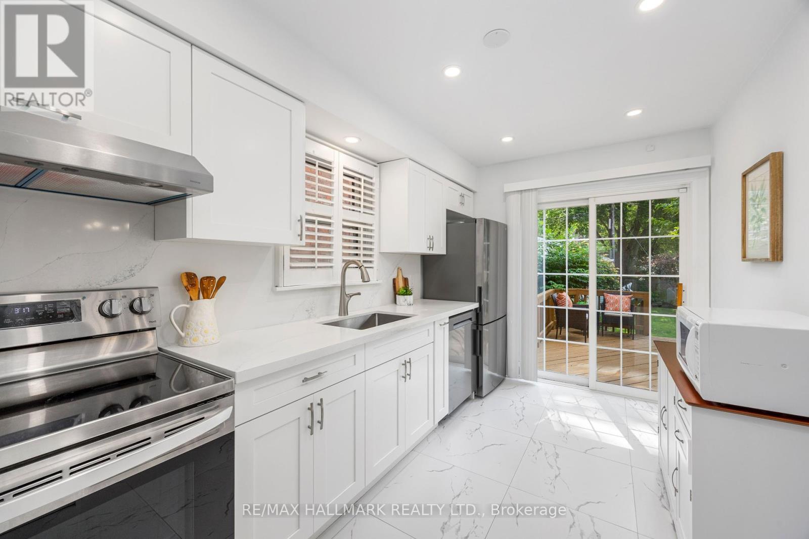 Photo 10 of 236 Dewhurst Boulevard N, Toronto ON