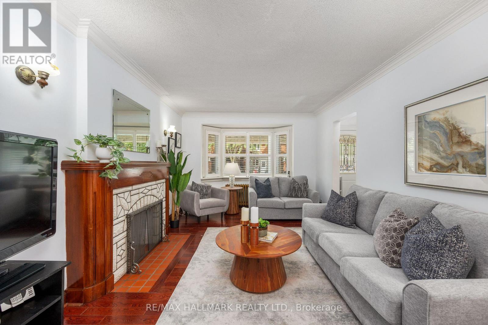 Photo 3 of 236 Dewhurst Boulevard N, Toronto ON