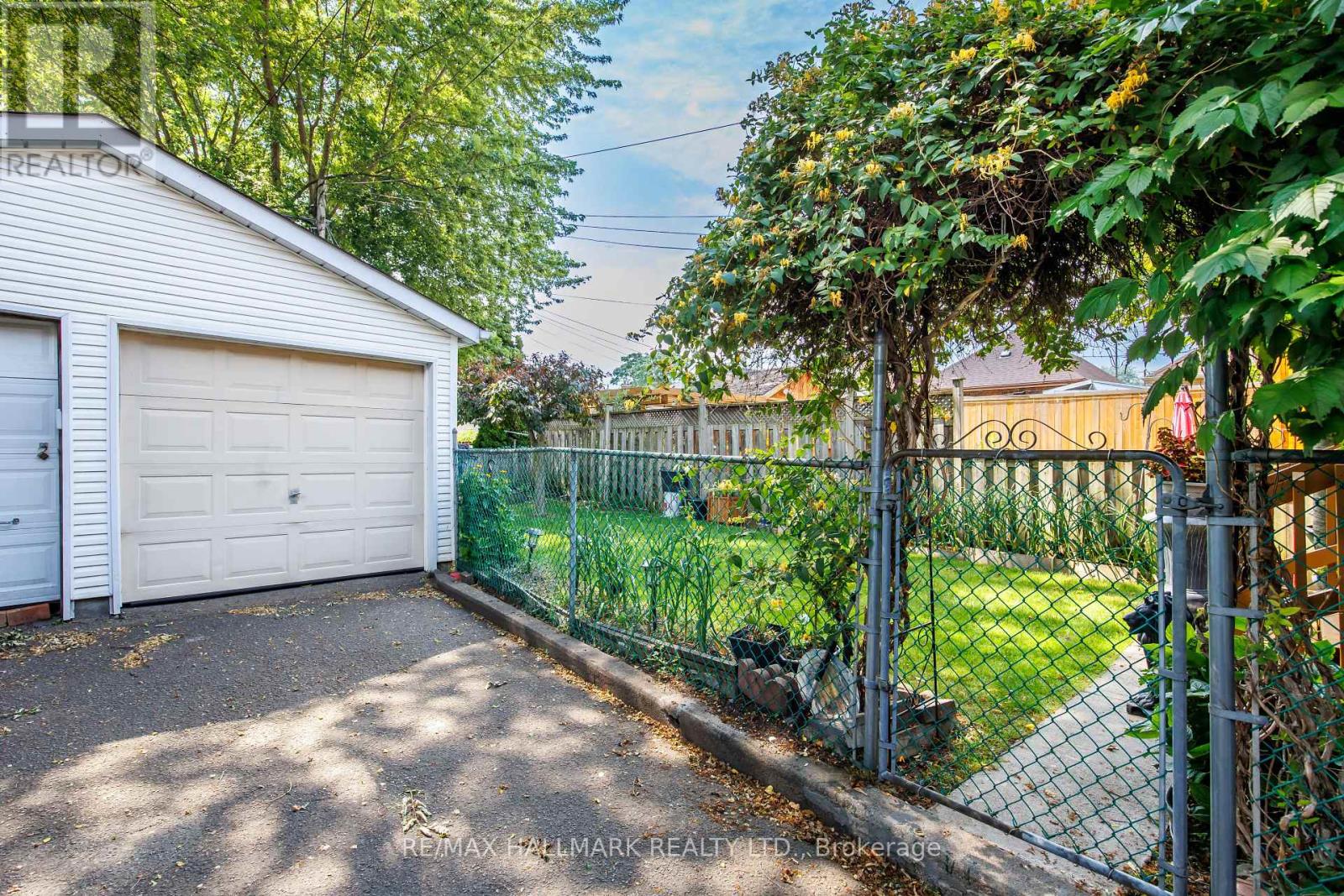 Photo 37 of 236 Dewhurst Boulevard N, Toronto ON