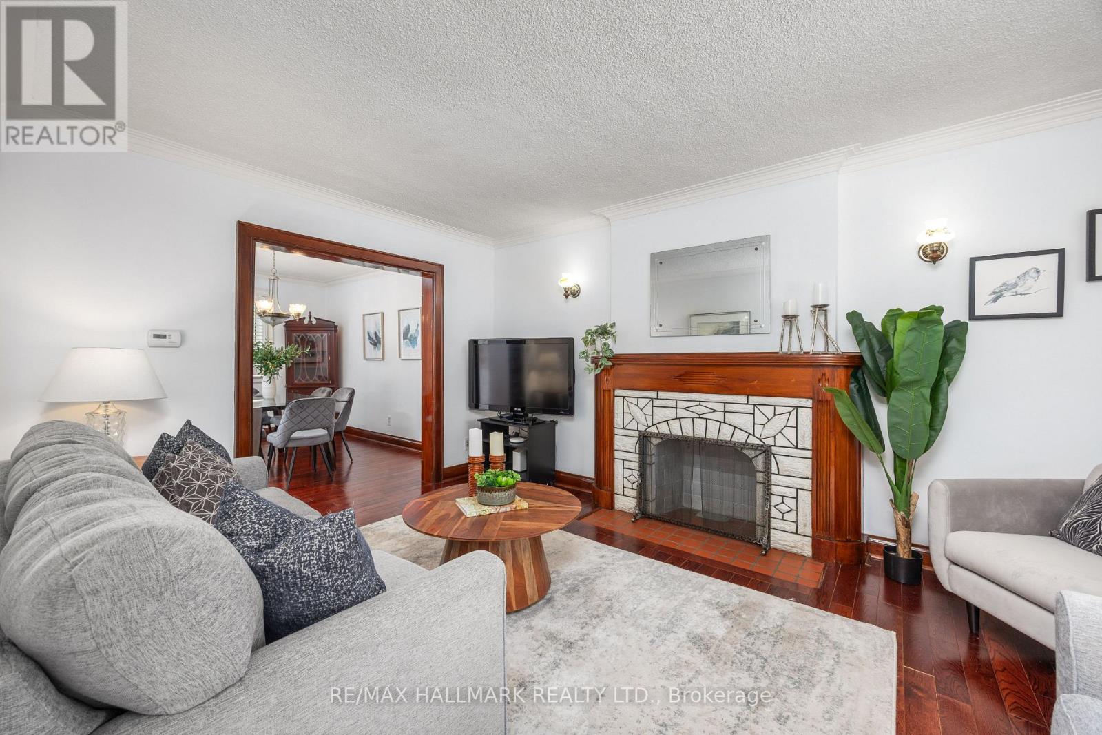 Photo 4 of 236 Dewhurst Boulevard N, Toronto ON
