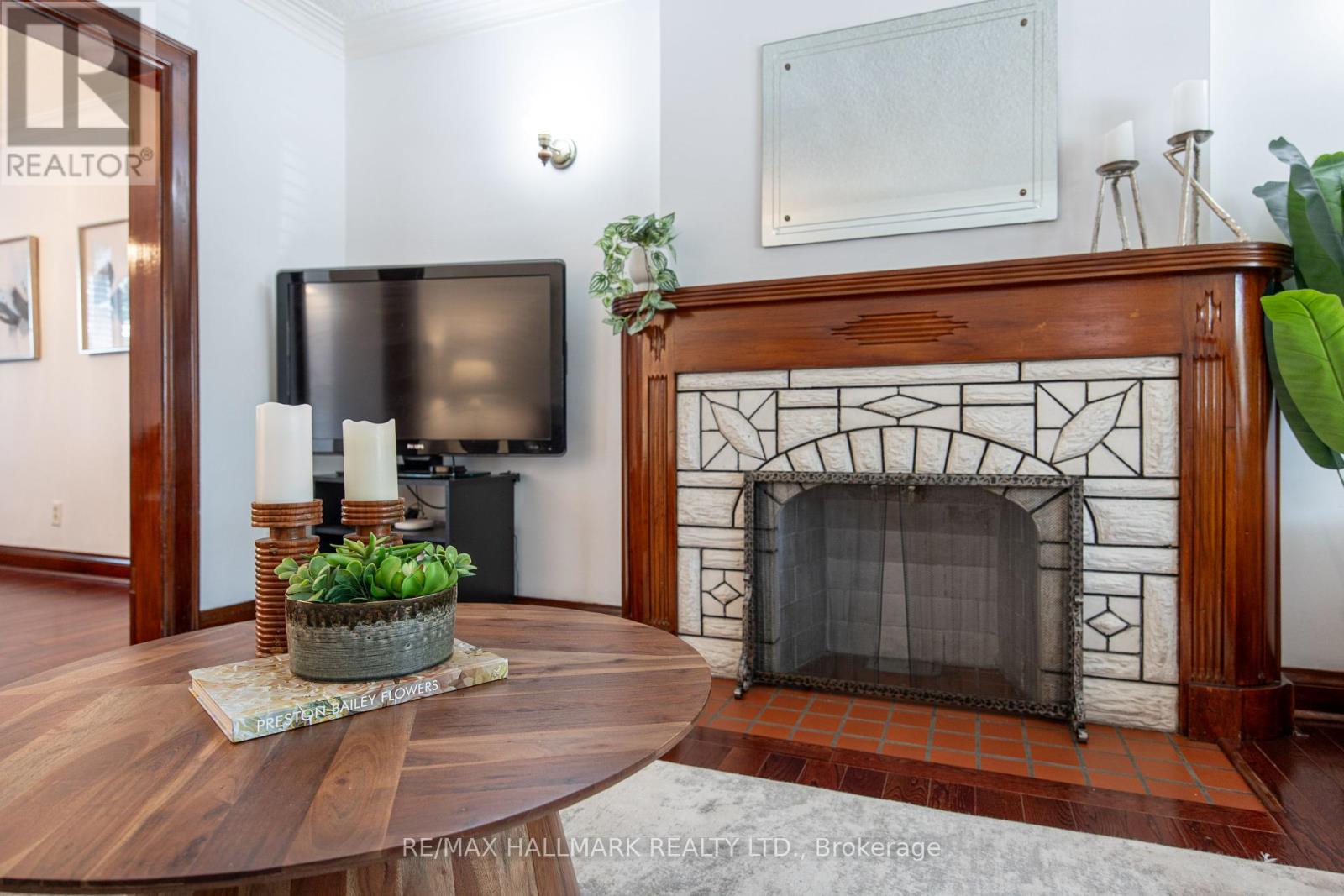 Photo 6 of 236 Dewhurst Boulevard N, Toronto ON