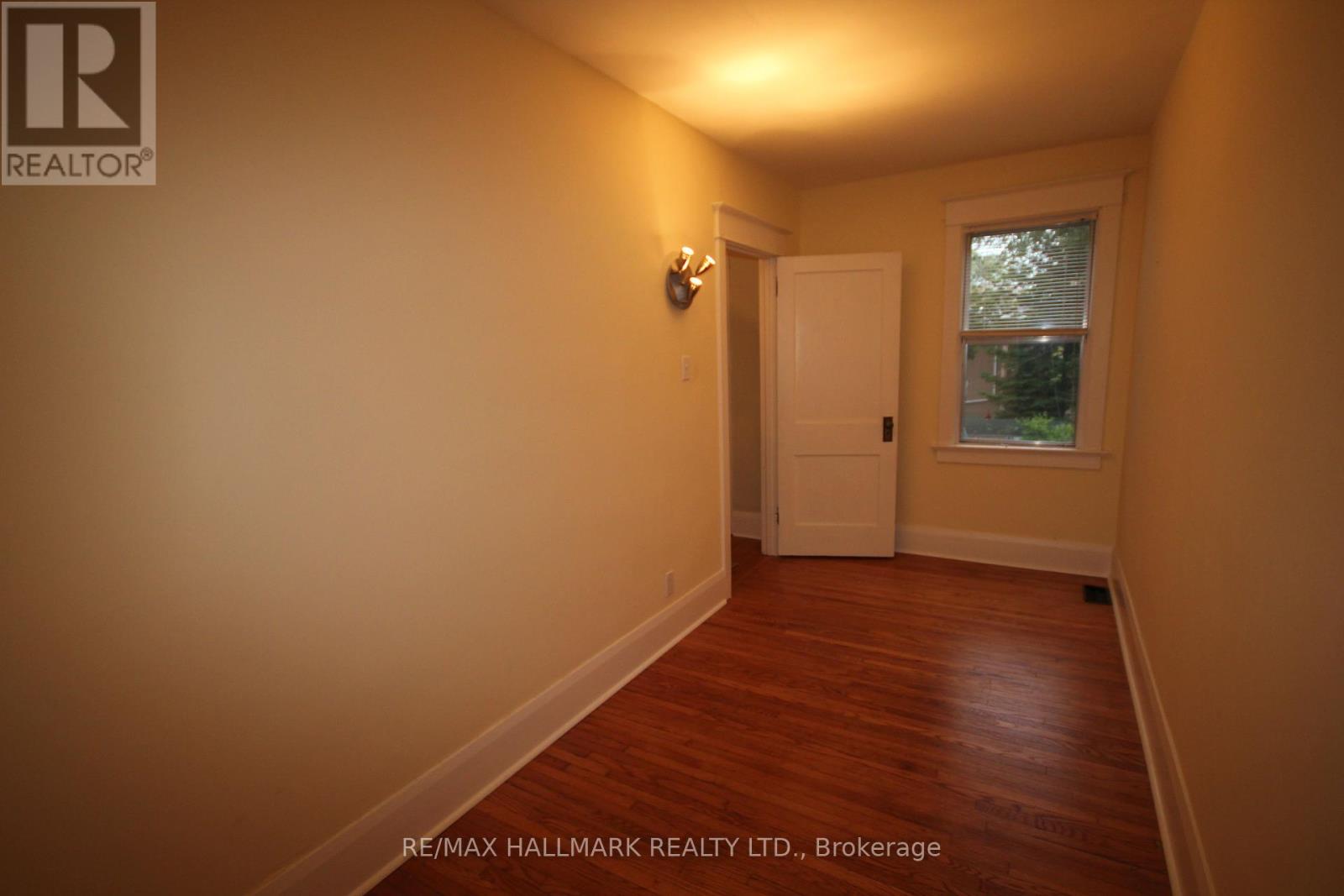 Photo 10 of 31 Hiawatha Road, Toronto ON